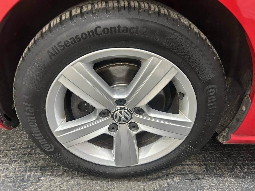 Volkswagen Golf Hatchback 1.6 Tdi 110 Match Edition Red #5