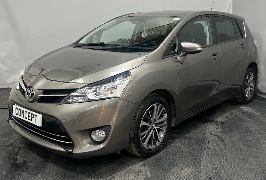 Toyota Verso Estate 1.6 D-4d Design Brown