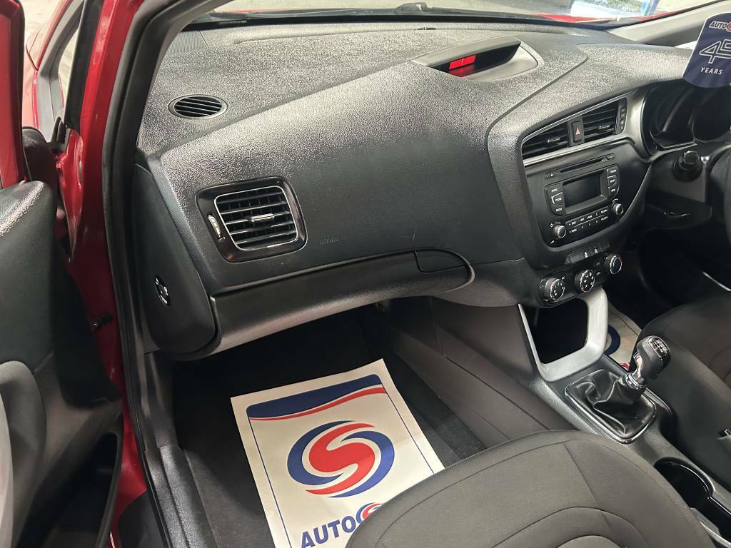 Kia Ceed Hatchback 1.6 Crdi Isg 1 Red #4