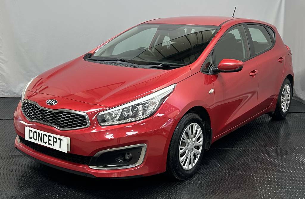 Kia Ceed Hatchback 1.6 Crdi Isg 1 Red