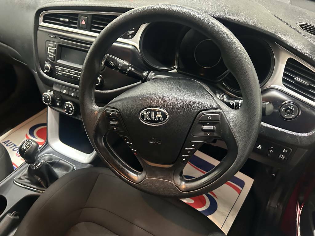 Kia Ceed Hatchback 1.6 Crdi Isg 1 Red #3