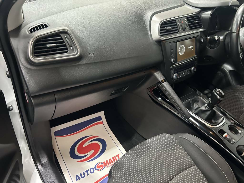 Renault Kadjar Hatchback 1.5 Dci Dynamique Nav  White #4