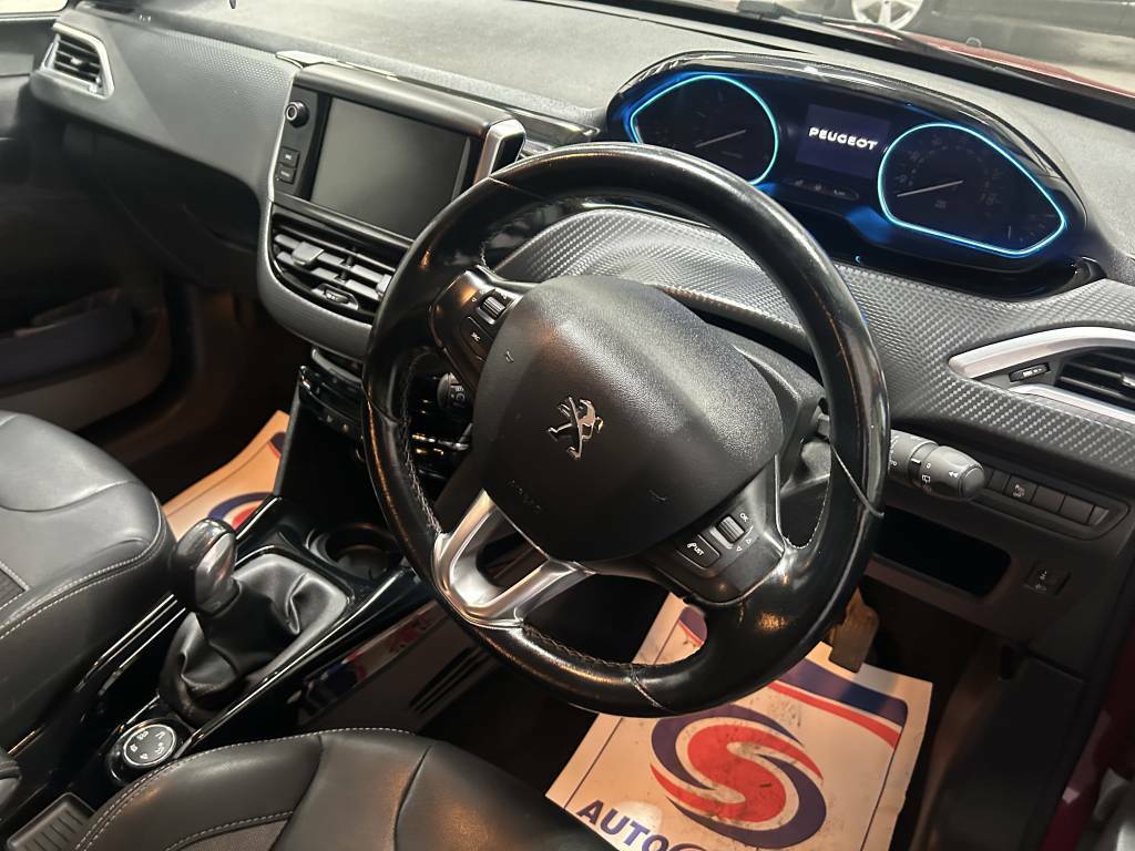 Peugeot 2008 Estate 1.6 Bluehdi 100 Allure Red #3