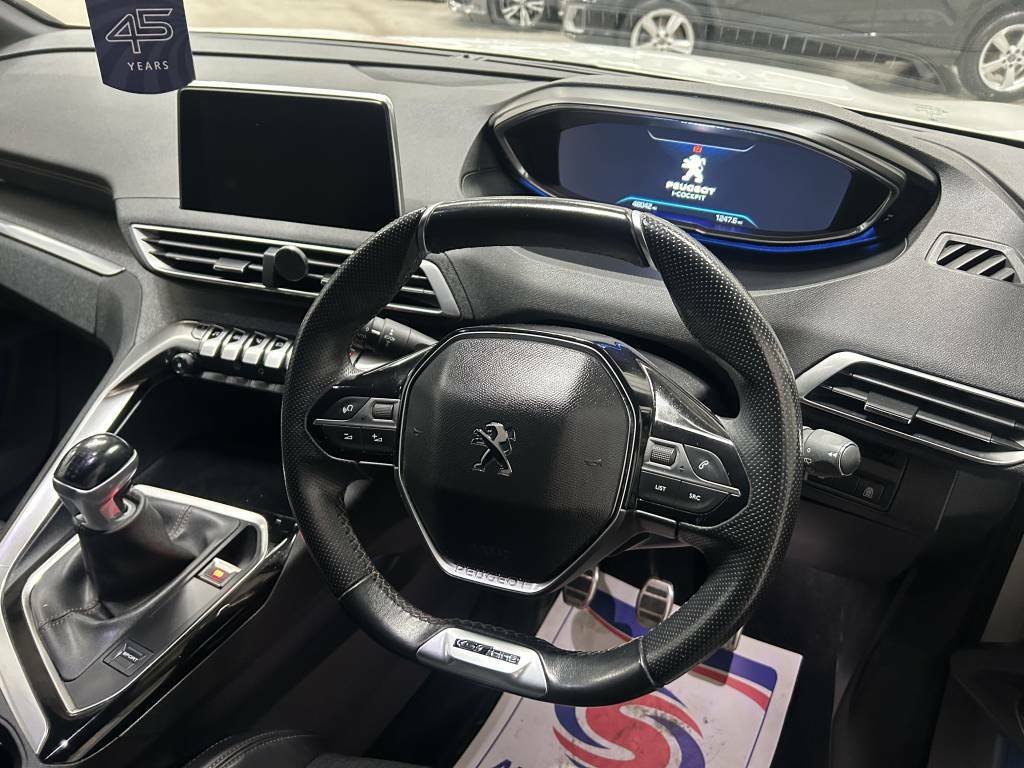 Peugeot 3008 Estate 1.6 Bluehdi 120 Gt Line White #3