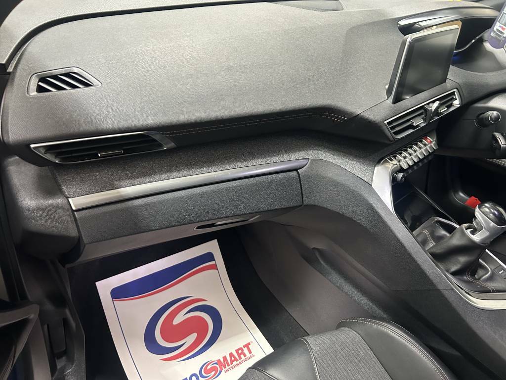 Peugeot 3008 Estate 1.6 Bluehdi 120 Gt Line White #4