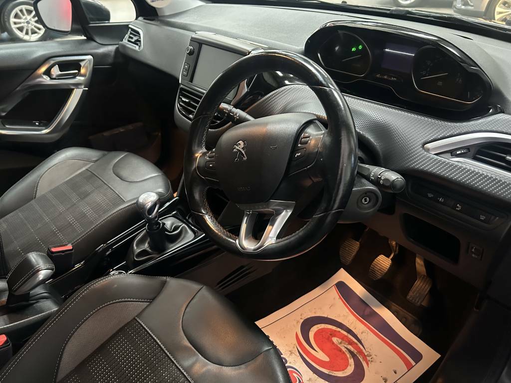 Peugeot 2008 Estate 1.6 Bluehdi 120 Allure Grey #3