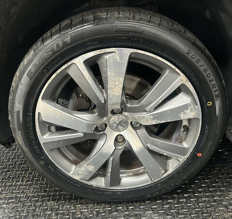 Peugeot 2008 Estate 1.6 Bluehdi 120 Allure Grey #5