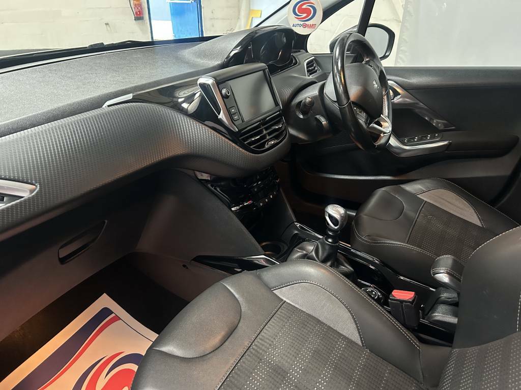 Peugeot 2008 Estate 1.6 Bluehdi 120 Allure Grey #4