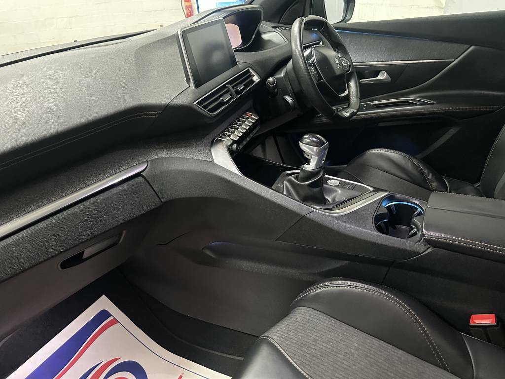 Peugeot 3008 Estate 1.6 Bluehdi 120 Gt Line Brown #4