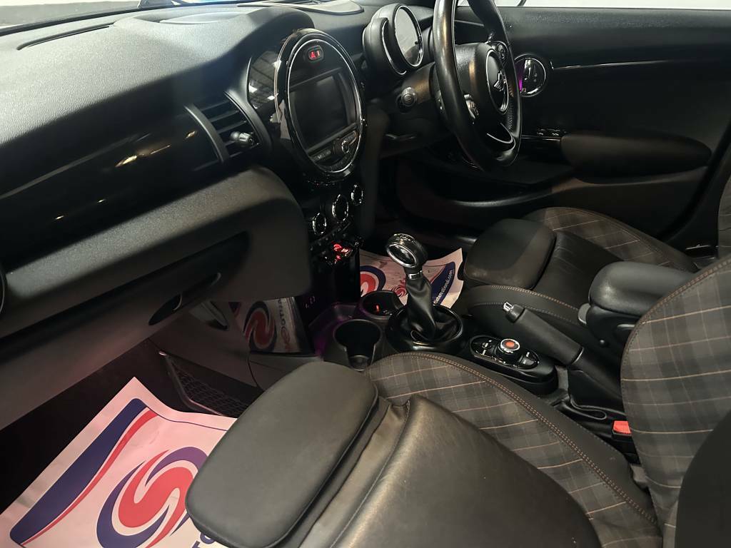 Mini Hatch Special Edition 1.5 Cooper Seven Black #4