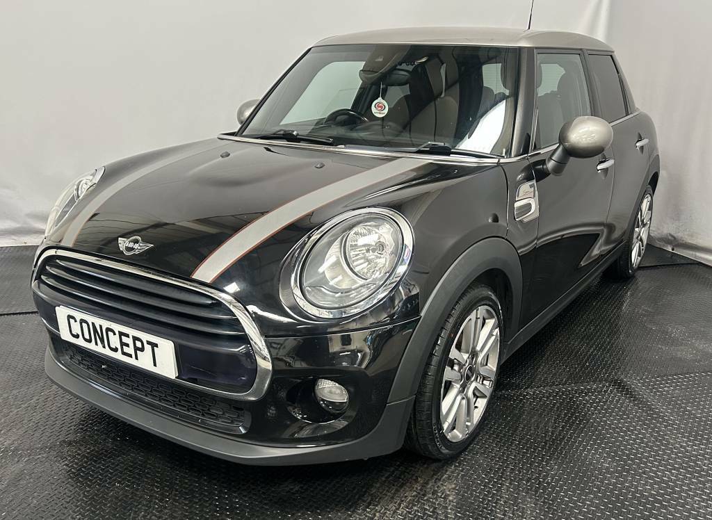 Mini Hatch Special Edition 1.5 Cooper Seven Black