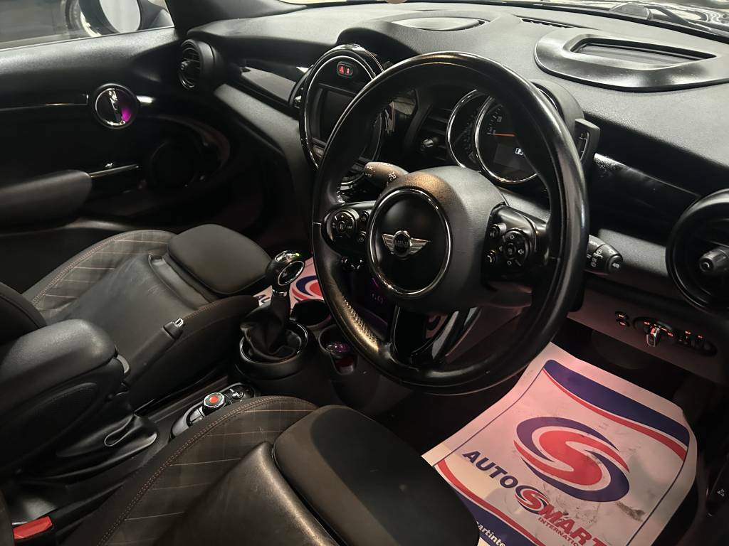 Mini Hatch Special Edition 1.5 Cooper Seven Black #3