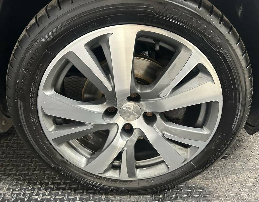 Peugeot 2008 Estate 1.6 Bluehdi 120 Allure Grey #5