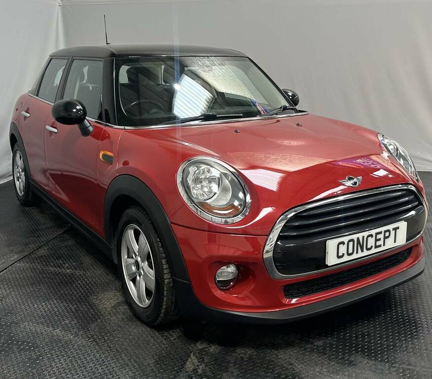 Mini Hatch 1.5 Cooper D Red