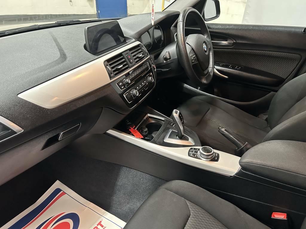 BMW 1 Series Hatchback 118D Se Grey #4