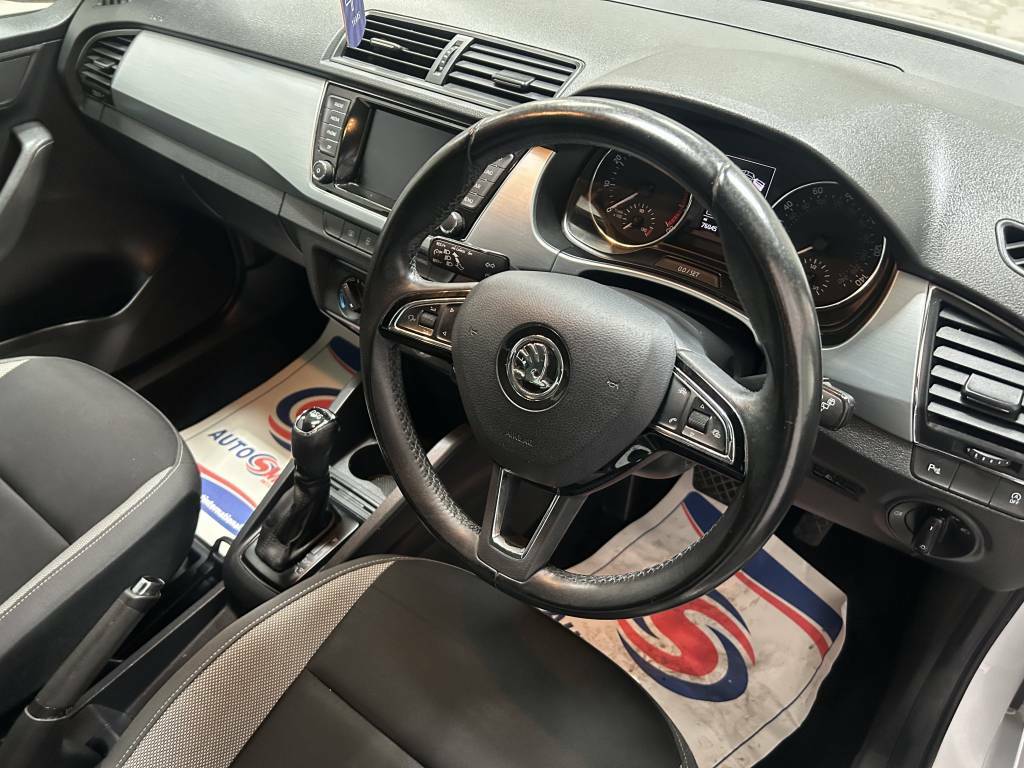 Skoda Fabia Hatchback 1.0 Tsi 110 Se White #3