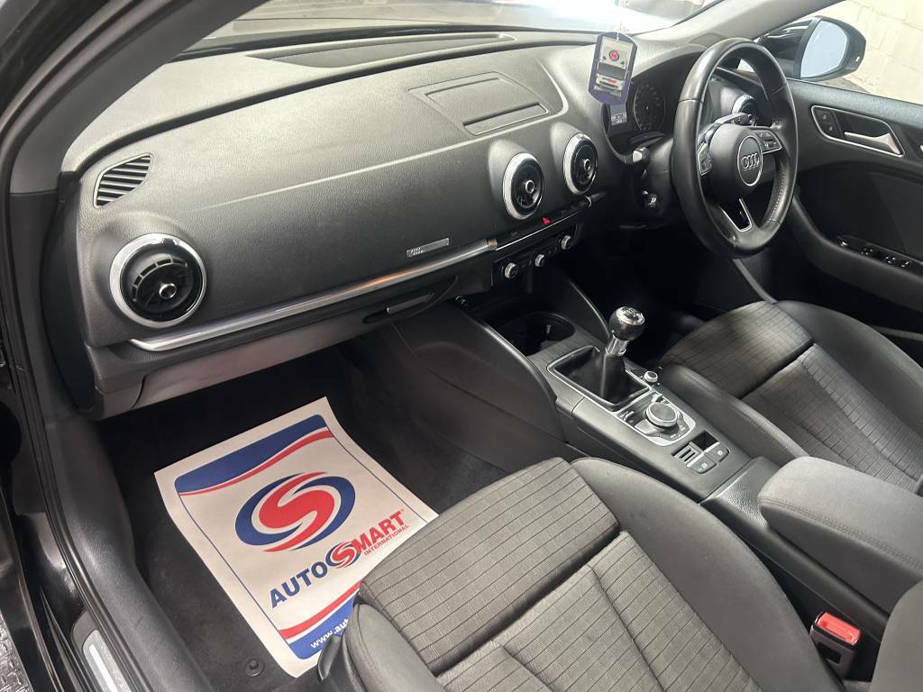 Audi A3 Sportback 1.6 Tdi 116 Sport Black #4