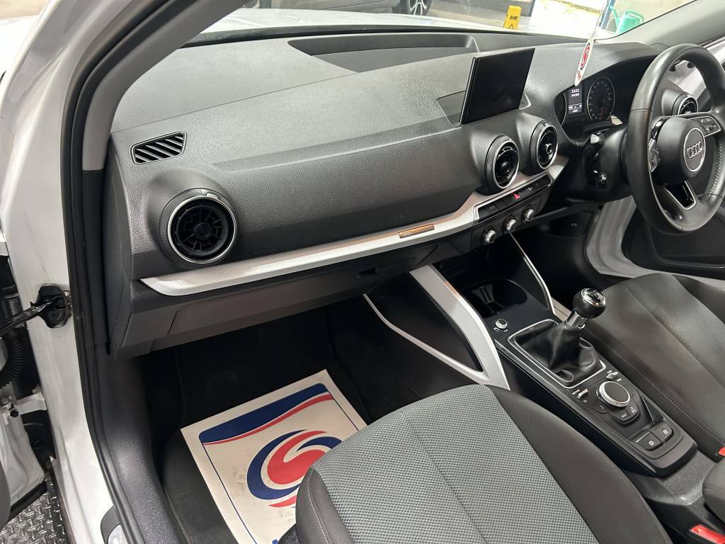 Audi Q2 Estate 30 Tdi Se White #4