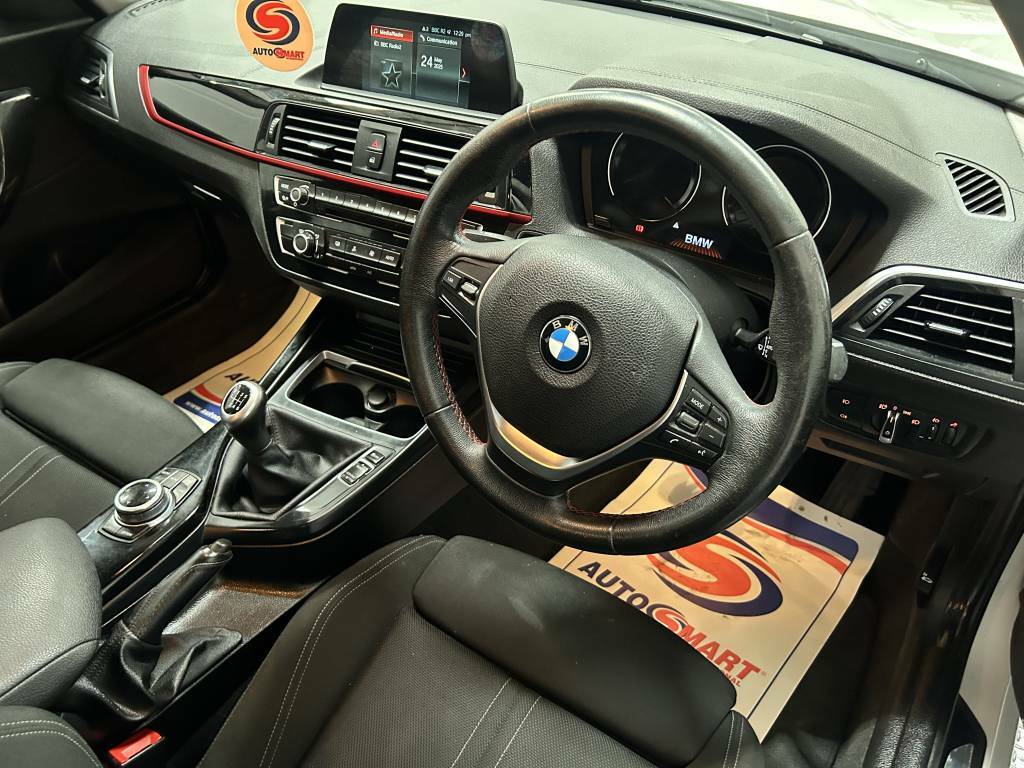 BMW 1 Series Hatchback 118D Sport  White #3