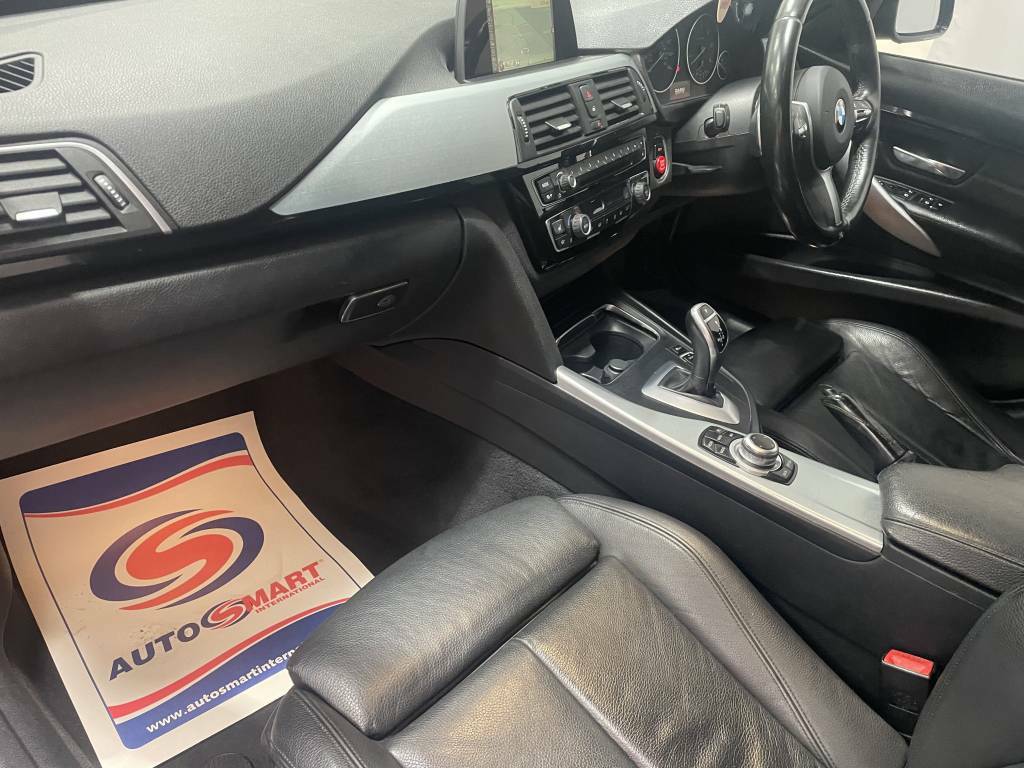BMW 3 Series Saloon 320D M Sport Black #4