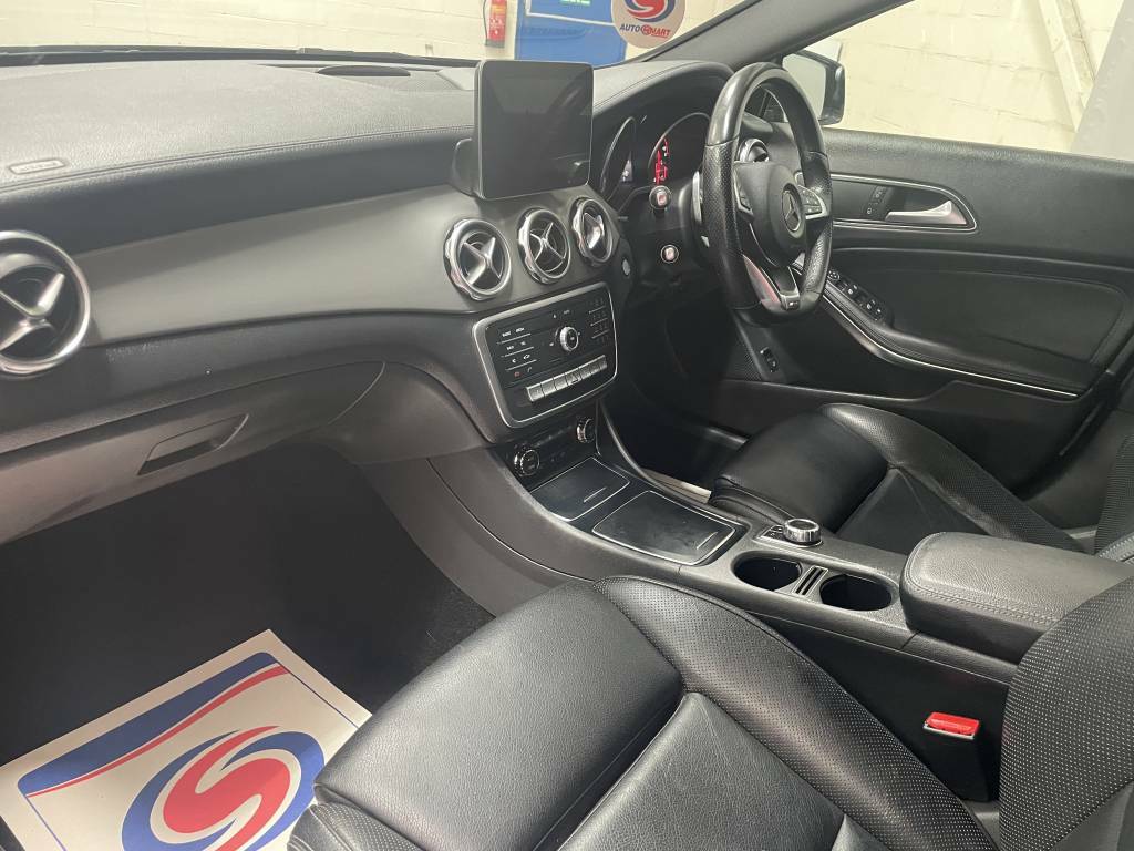 Mercedes-Benz GLA Class Hatchback Gla 200D Amg Line Premium Black #3