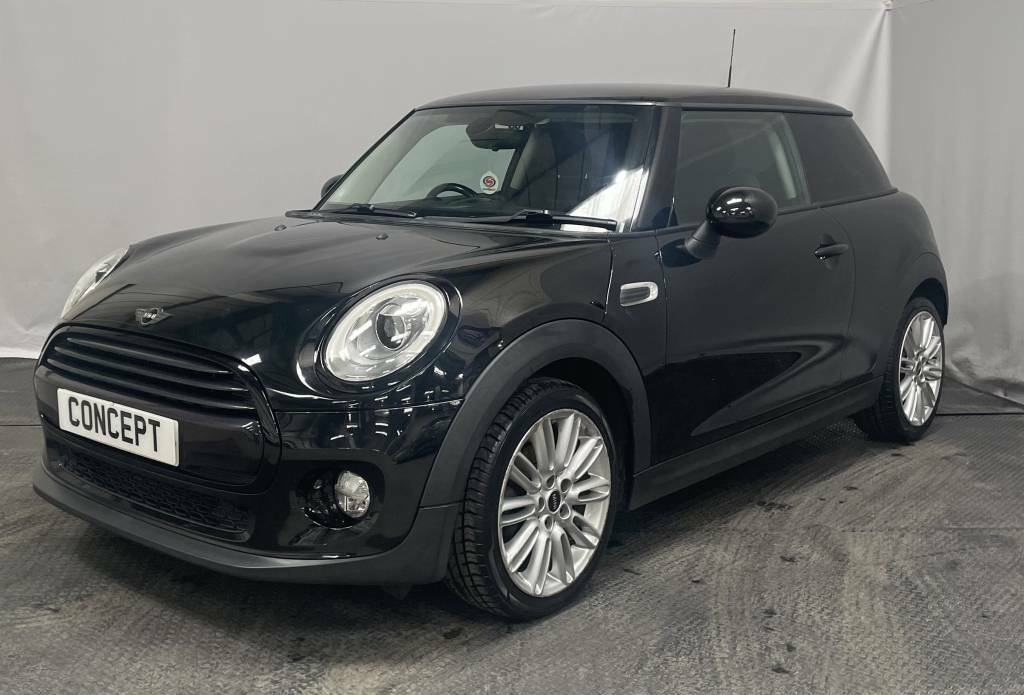 Mini Hatch 1.5 Cooper Black