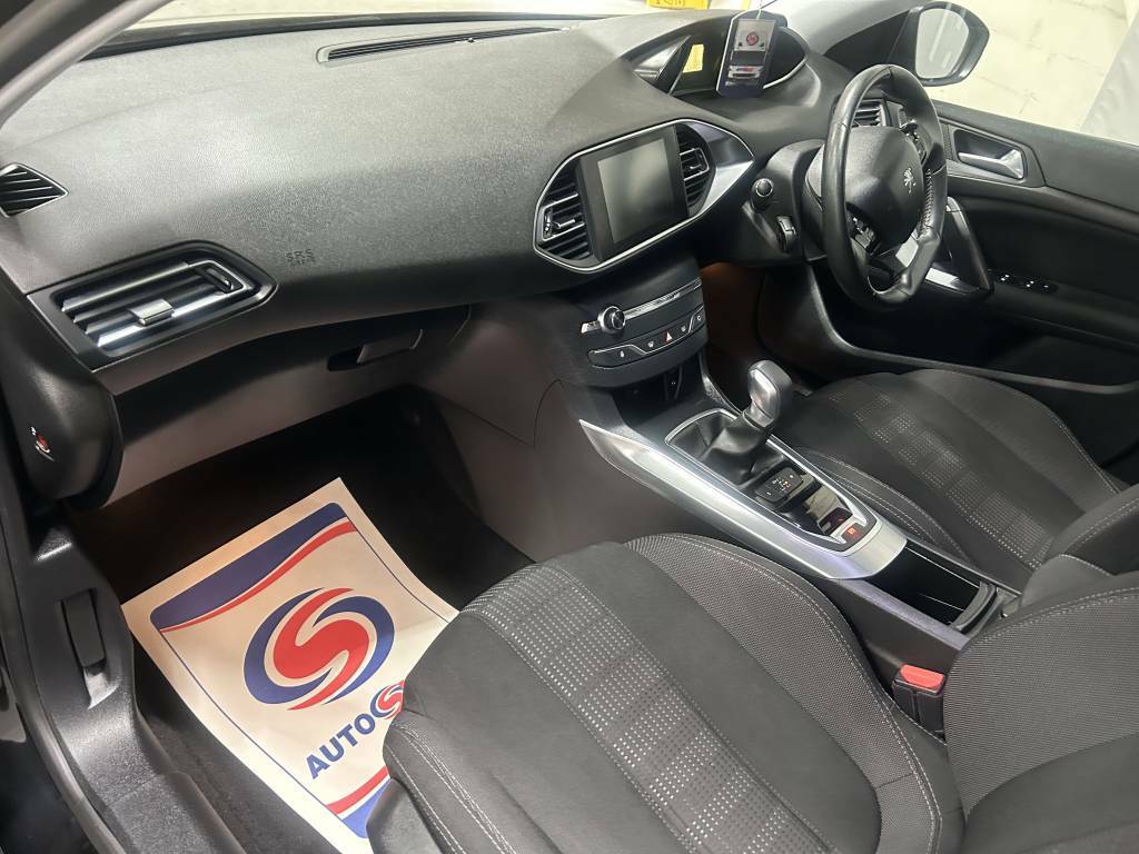 Peugeot 308 Hatchback 1.2 Puretech 130 Allure  Black #4