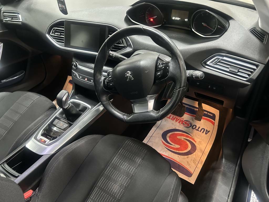 Peugeot 308 Hatchback 1.2 Puretech 130 Allure  Black #3