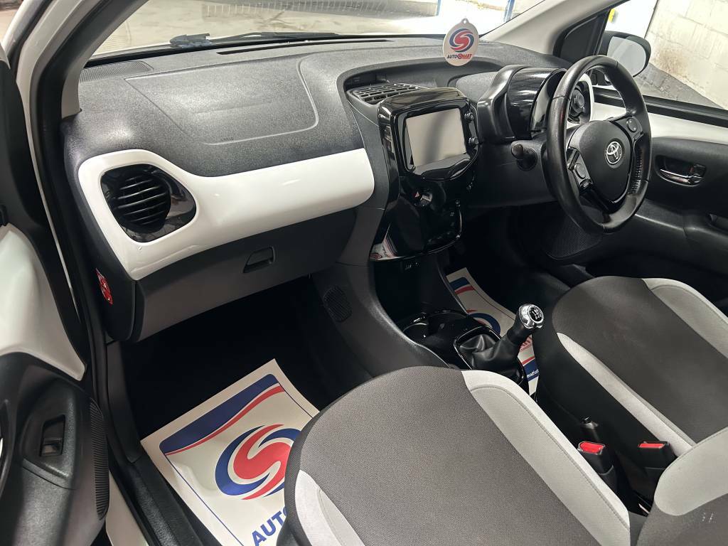 Toyota Aygo Hatchback 1.0 Vvt-i X-press White #4