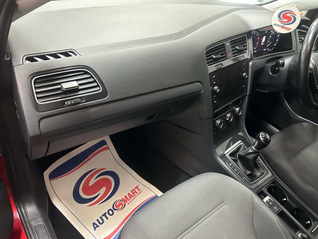 Volkswagen Golf Hatchback 1.5 Tsi Evo Match Red #4