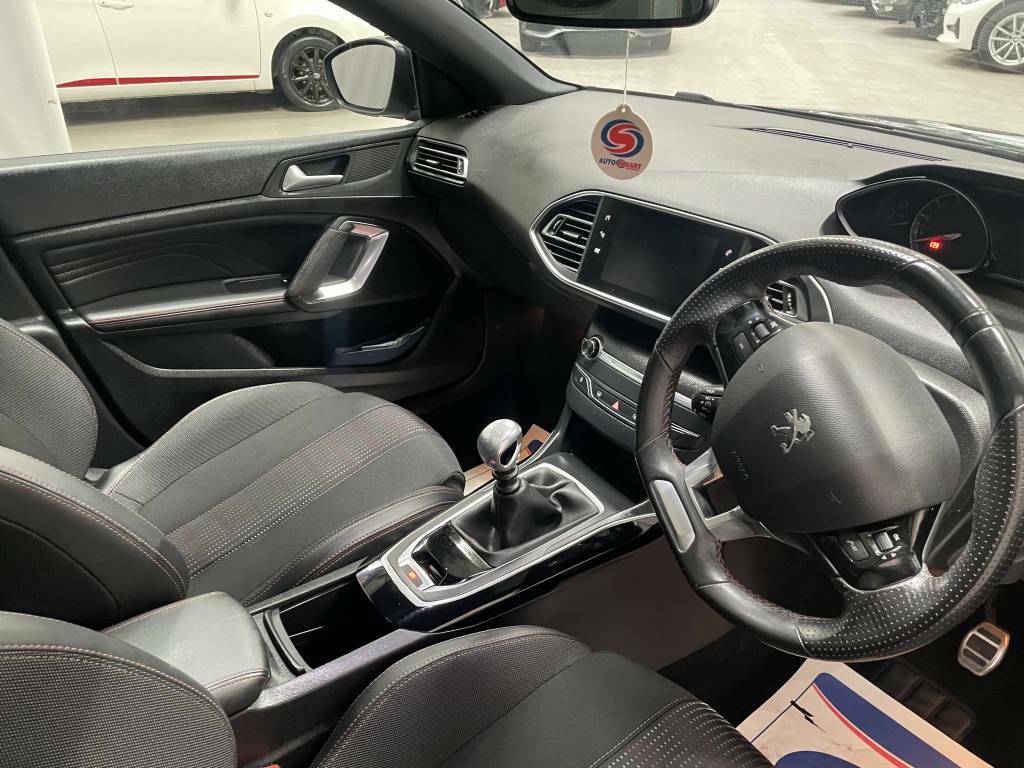 Peugeot 308 Hatchback 1.5 Bluehdi 130 Gt Line Black #4