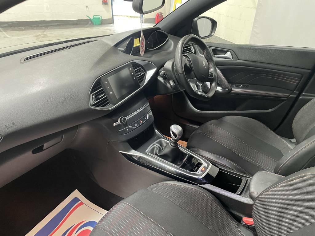 Peugeot 308 Hatchback 1.5 Bluehdi 130 Gt Line Black #3