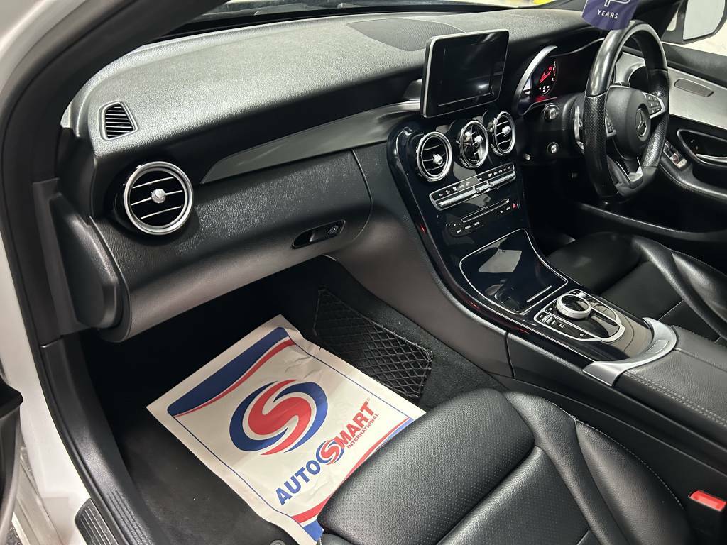 Mercedes-Benz C Class Saloon C200d Amg Line  White #4