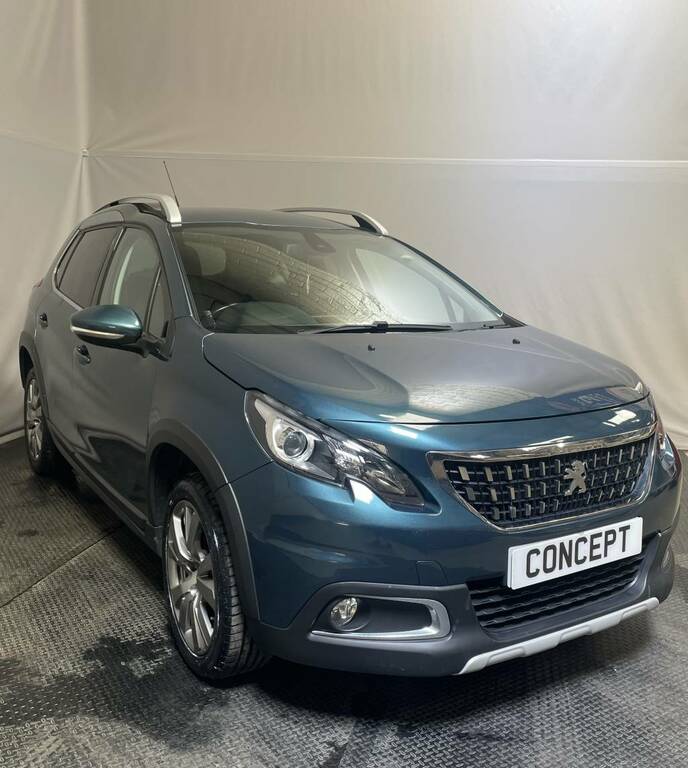 Peugeot 2008 Estate 1.2 Puretech 110 Allure Green #2