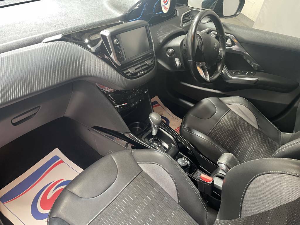 Peugeot 2008 Estate 1.2 Puretech 110 Allure Green #4