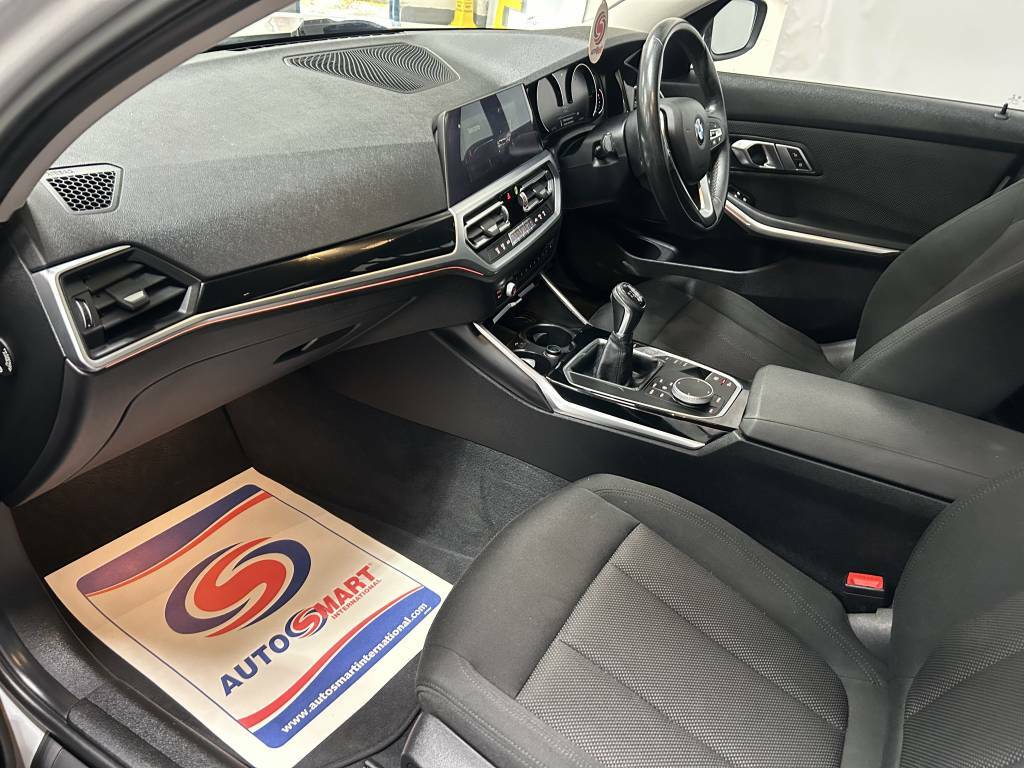 BMW 3 Series Saloon 320D Se White #4