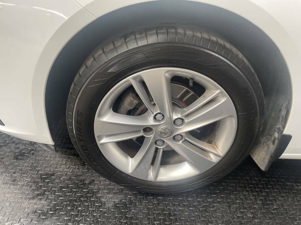 Vauxhall Insignia Grand Spor 1.5 Turbo D Se Nav White #5