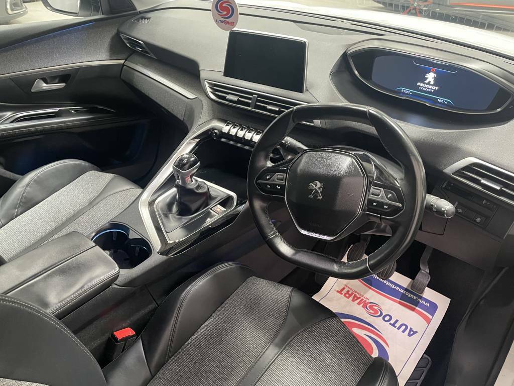 Peugeot 3008 Estate 1.6 Bluehdi 120 Allure White #3