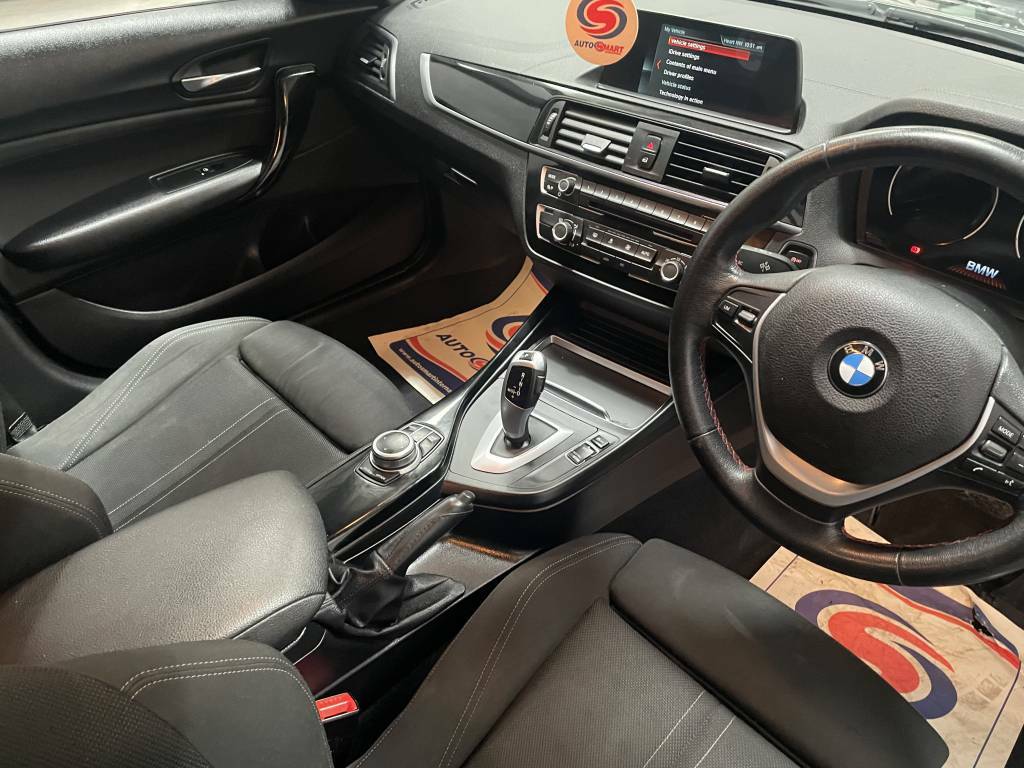 BMW 1 Series Hatchback 118I 1.5 Sport Black #4