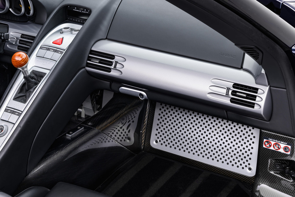 Porsche Carrera GT Carrera Gt Coupe Silver #30