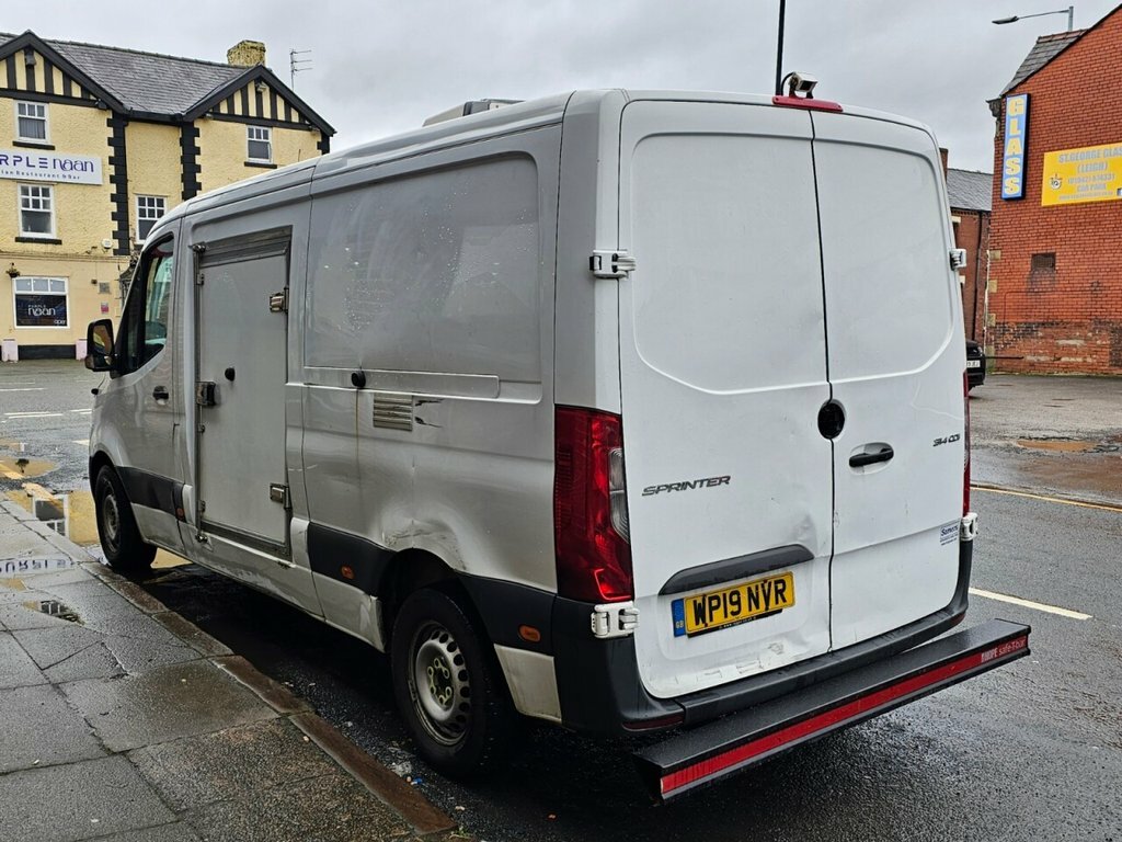 Mercedes-Benz Sprinter 2.1L Null WP19NVR White #6