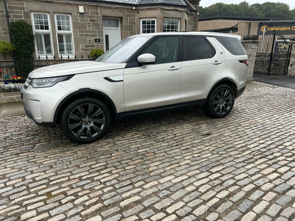 Land Rover Discovery Suv OY67NMO Gold #4