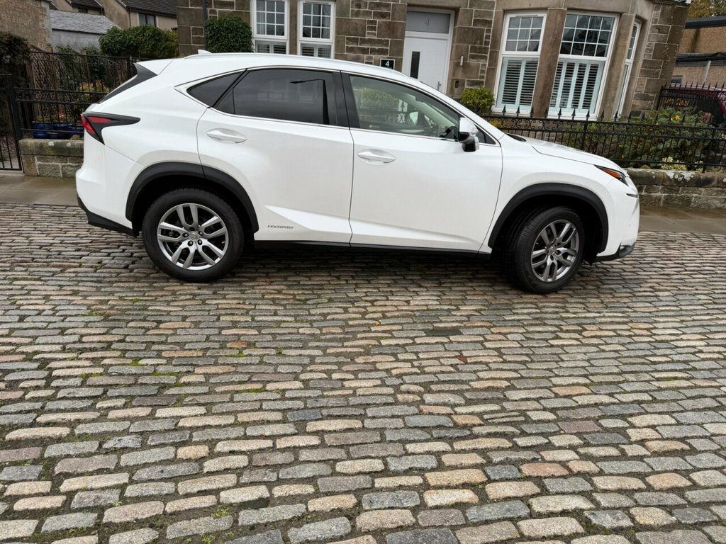 Lexus NX 300H Luxury ET66GUG White #3