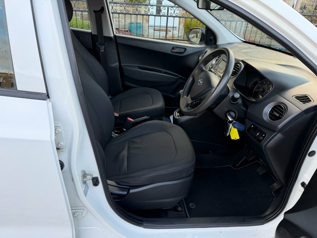 Hyundai I10 1L S ST67LHO White #2