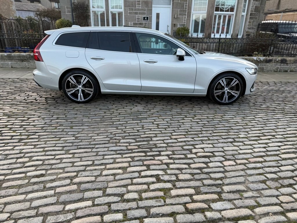 Volvo V60 Estate KT18GOJ Gold #4