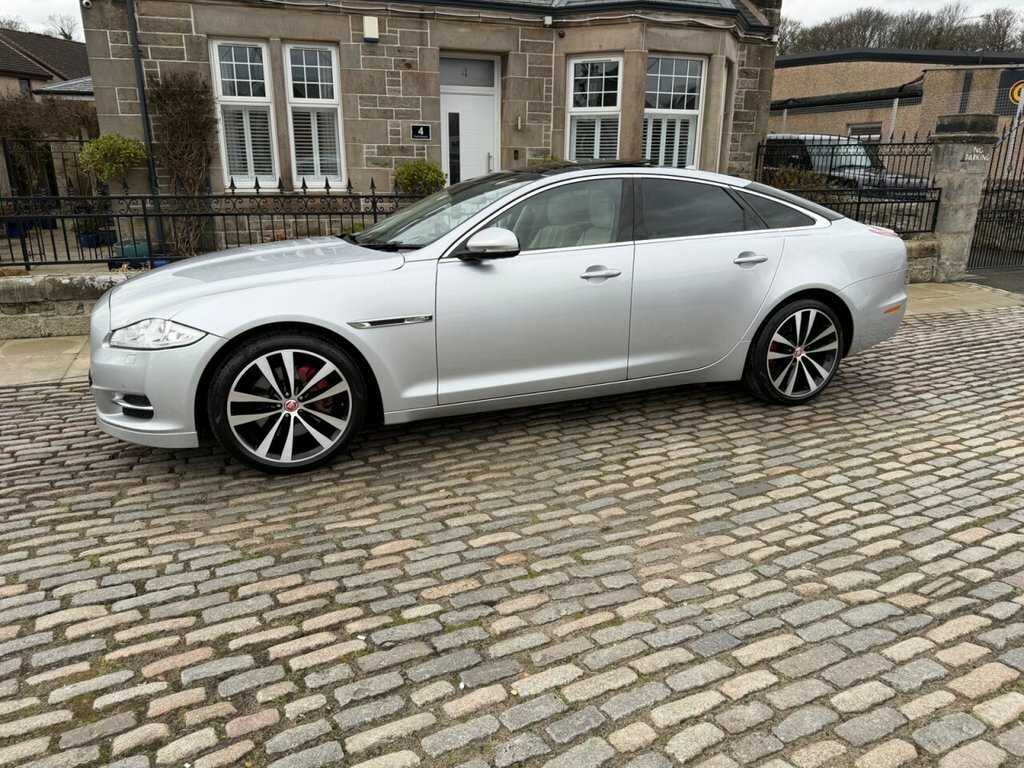 Jaguar XJ Saloon SA14VN Silver #3