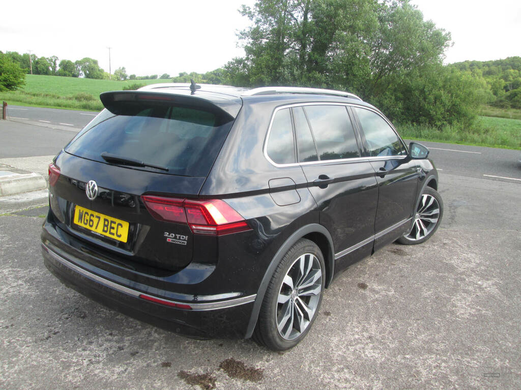 Volkswagen Tiguan 2.0 Tdi 150 4Motion R-line WG67BEC Black #4