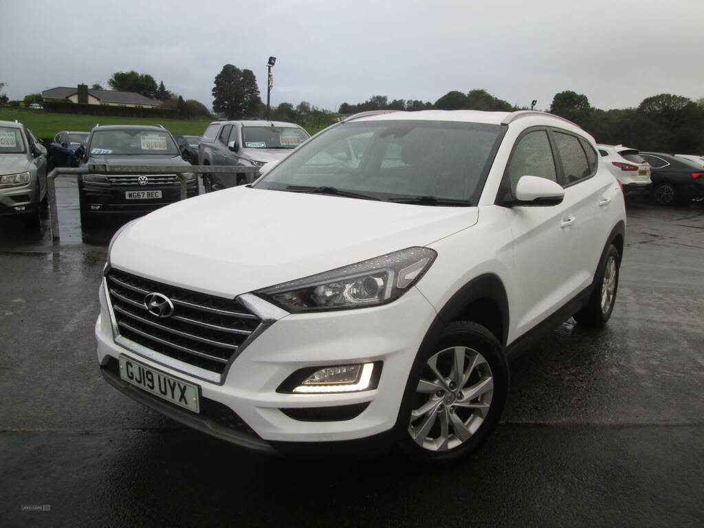 Hyundai Tucson 1.6 Crdi Se Nav 2Wd GJ19UYX White #2
