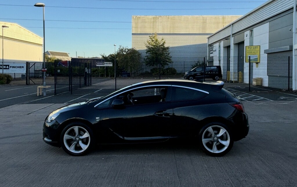 Vauxhall Astra GTC 1.6 Cdti Ecoflex Sri Black #2
