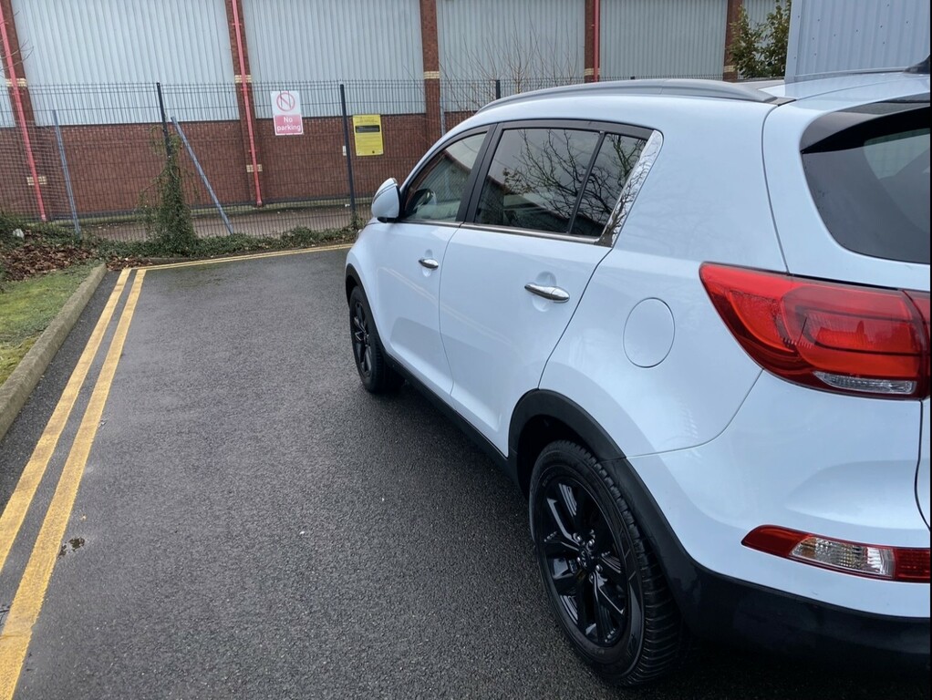 Kia Sportage 1.7 Crdi Ecodynamics 2 GY64UCF White #3